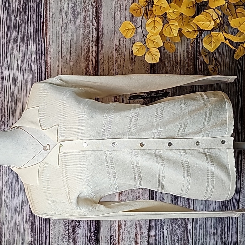 NWT MILANO WINTER WHITE LONG SLEEVE BUTTON FRONT CARDIGAN